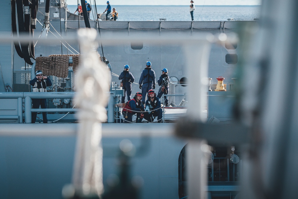 USS Charleston (LCS 18) sails with Royal New Zealand Navy ships HMNZS AOTEAROA (A11) and HMNZS TE KAHA (F77)