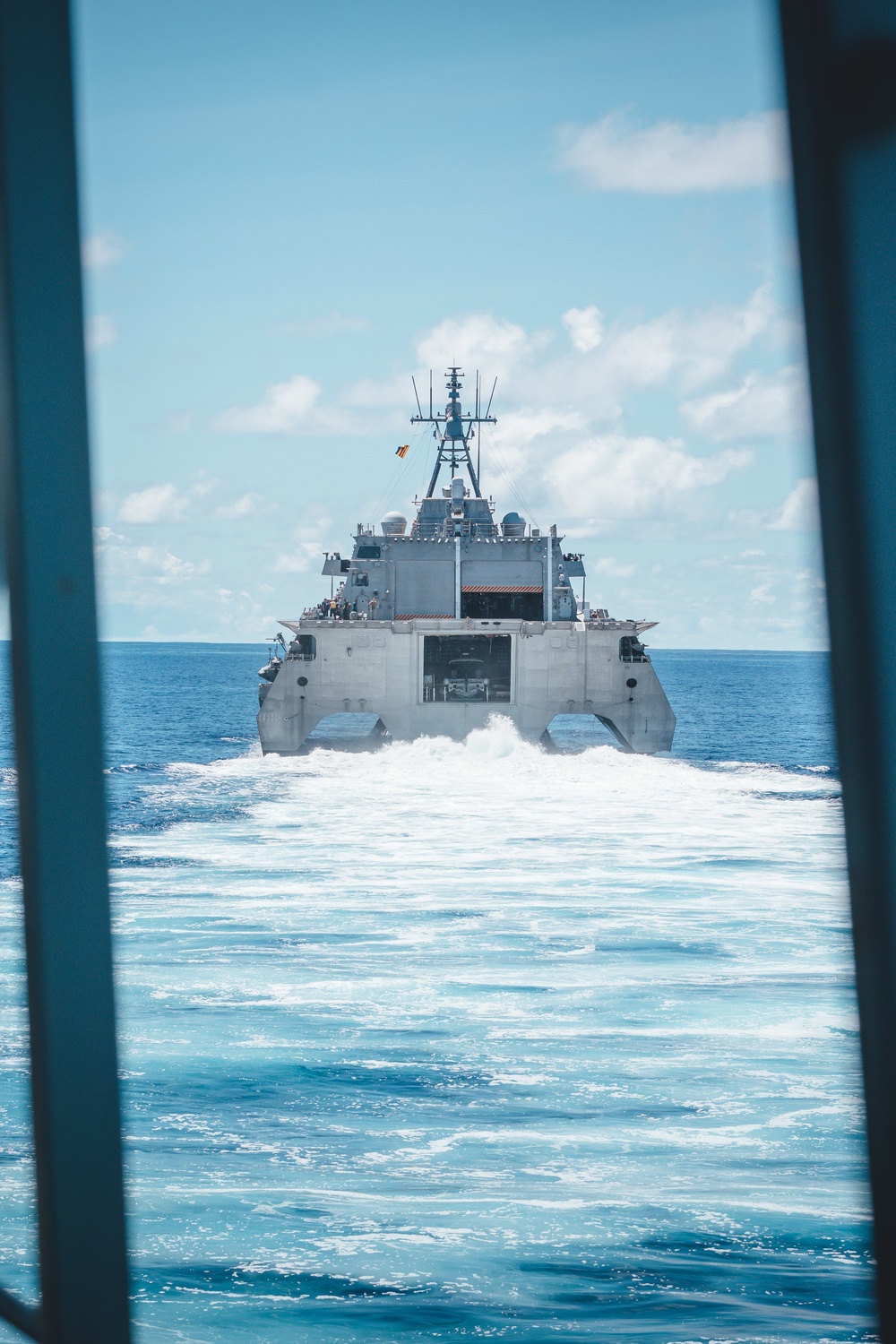 USS Charleston (LCS 18) sails with Royal New Zealand Navy ships HMNZS AOTEAROA (A11) and HMNZS TE KAHA (F77)