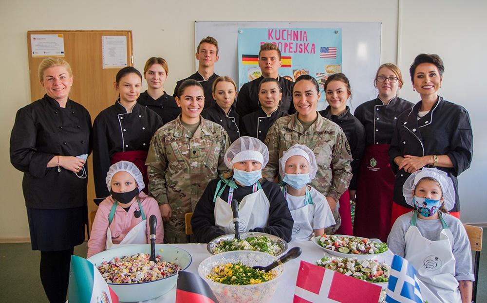 50th Regional Support Group Soldiers visit primary school in Poland