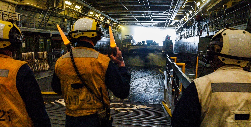 USS John P. Murtha (LPD 26) LCAC Ops with ACU 5