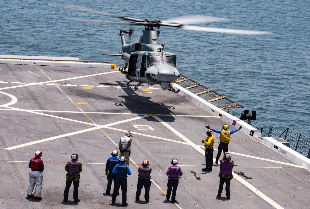 USS John P. Murtha (LPD 26) Flight Quarters with MLA 269