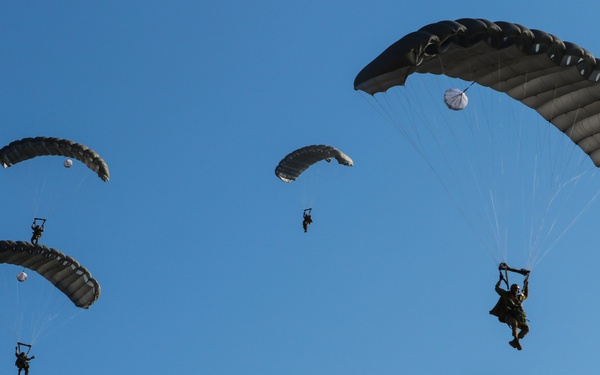 3rd SFG Military Free Fall Training in Arizona