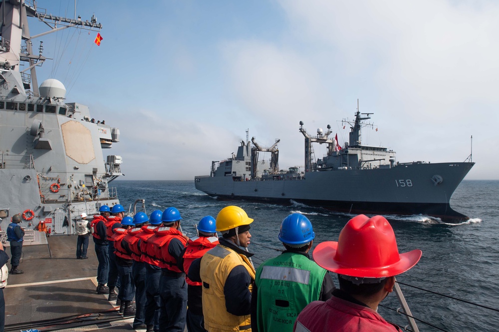 USS Mustin conducts replenishment with Peruvian Navy