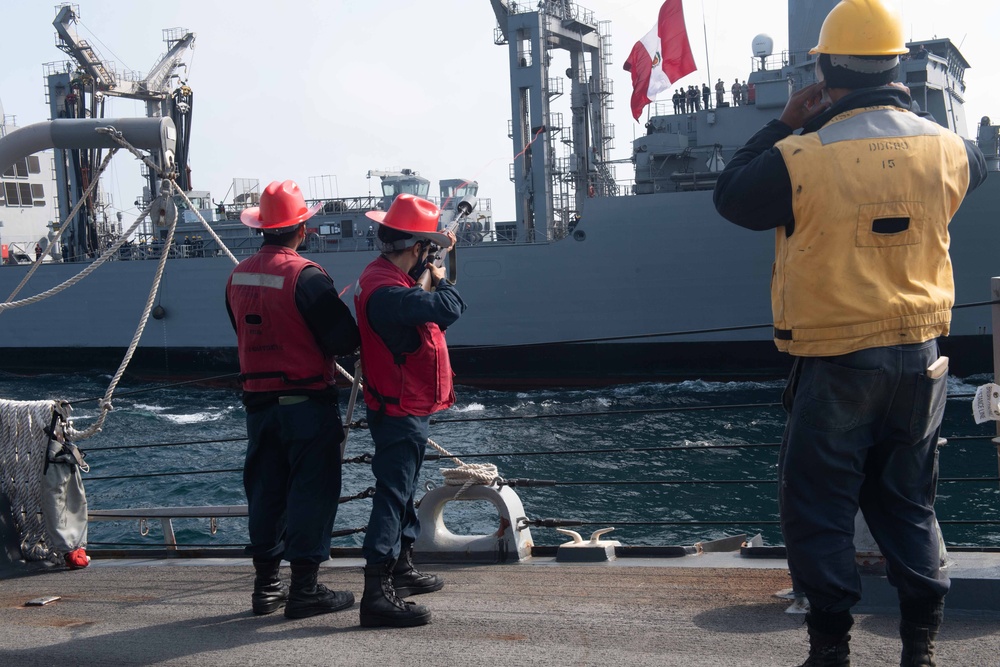 USS Mustin conducts replenishment with Peruvian Navy