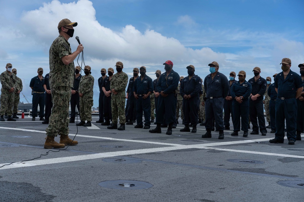 Commodore, Surface Division Eleven, addresses USS Jackson (LCS 6) Crew