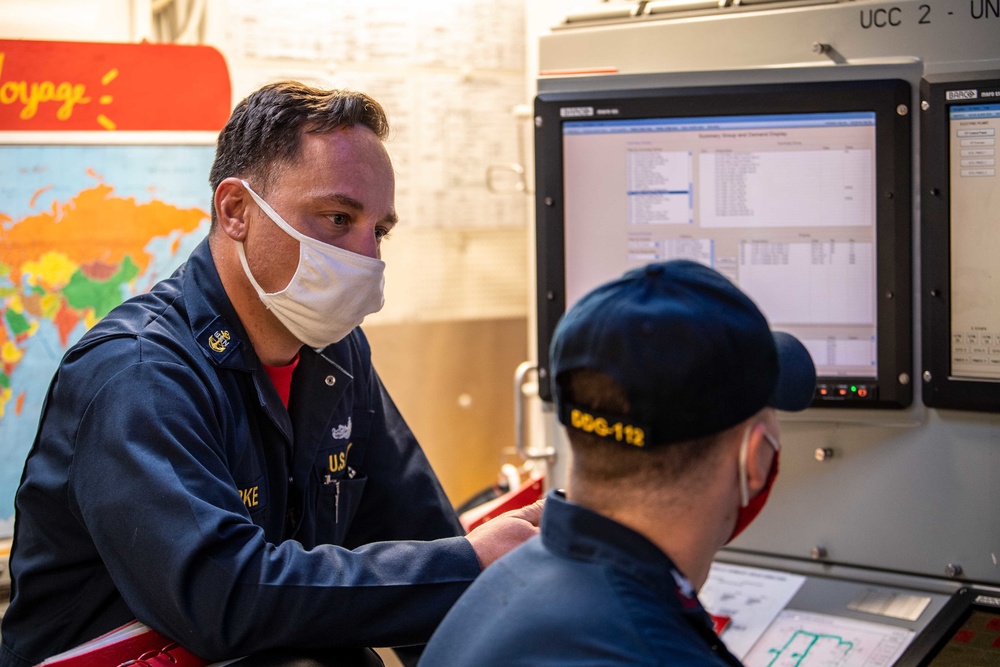 Gas Turbine Systems Technician instructs one of His Sailors Aboard USS Michael Murphy (DDG112)