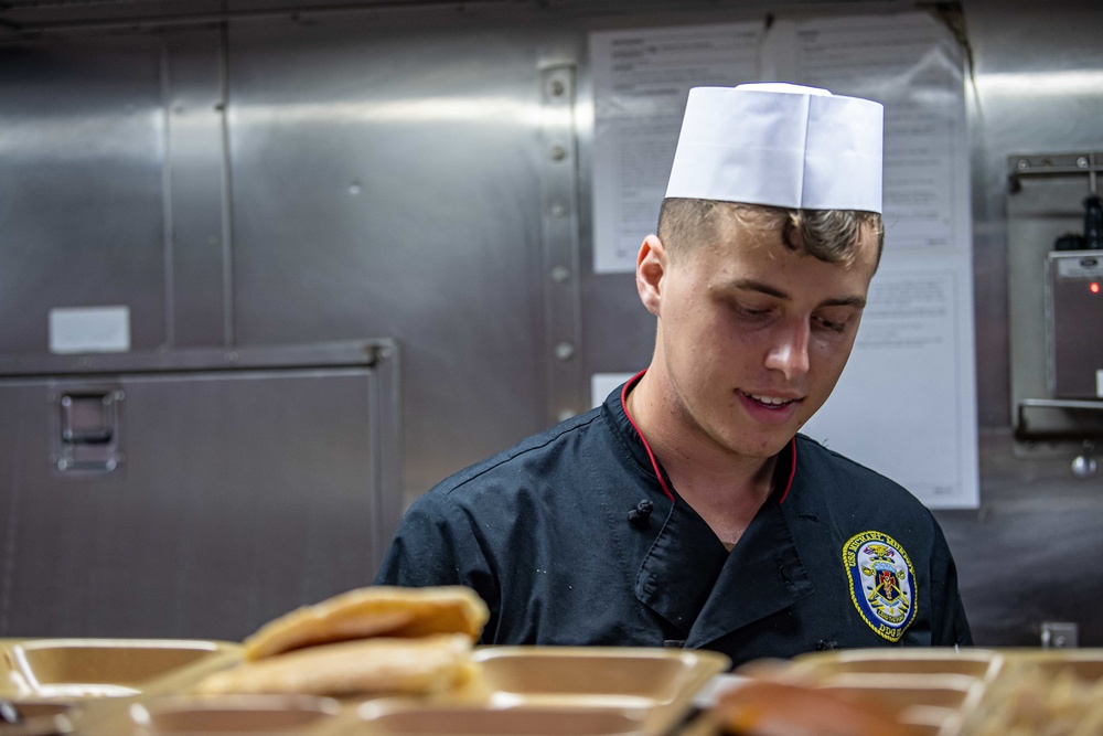 Sailor Prepares meals Aboard USS Michael Murphy (DDG 112)