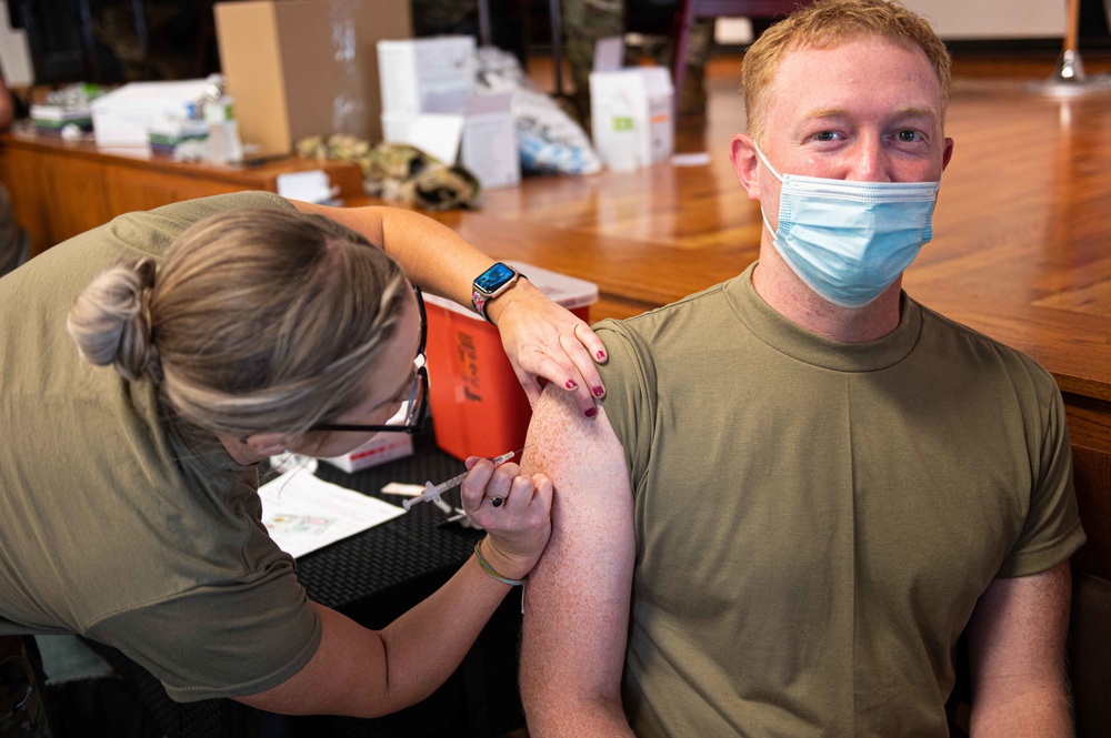 Airmen receive COVID-19 immunizations