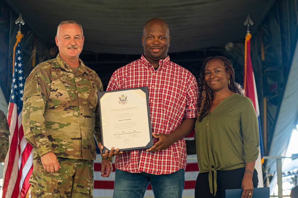 Airmen receive service medal