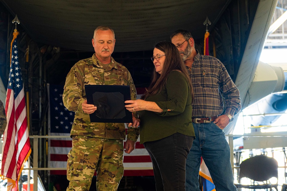 Airmen receive service medal