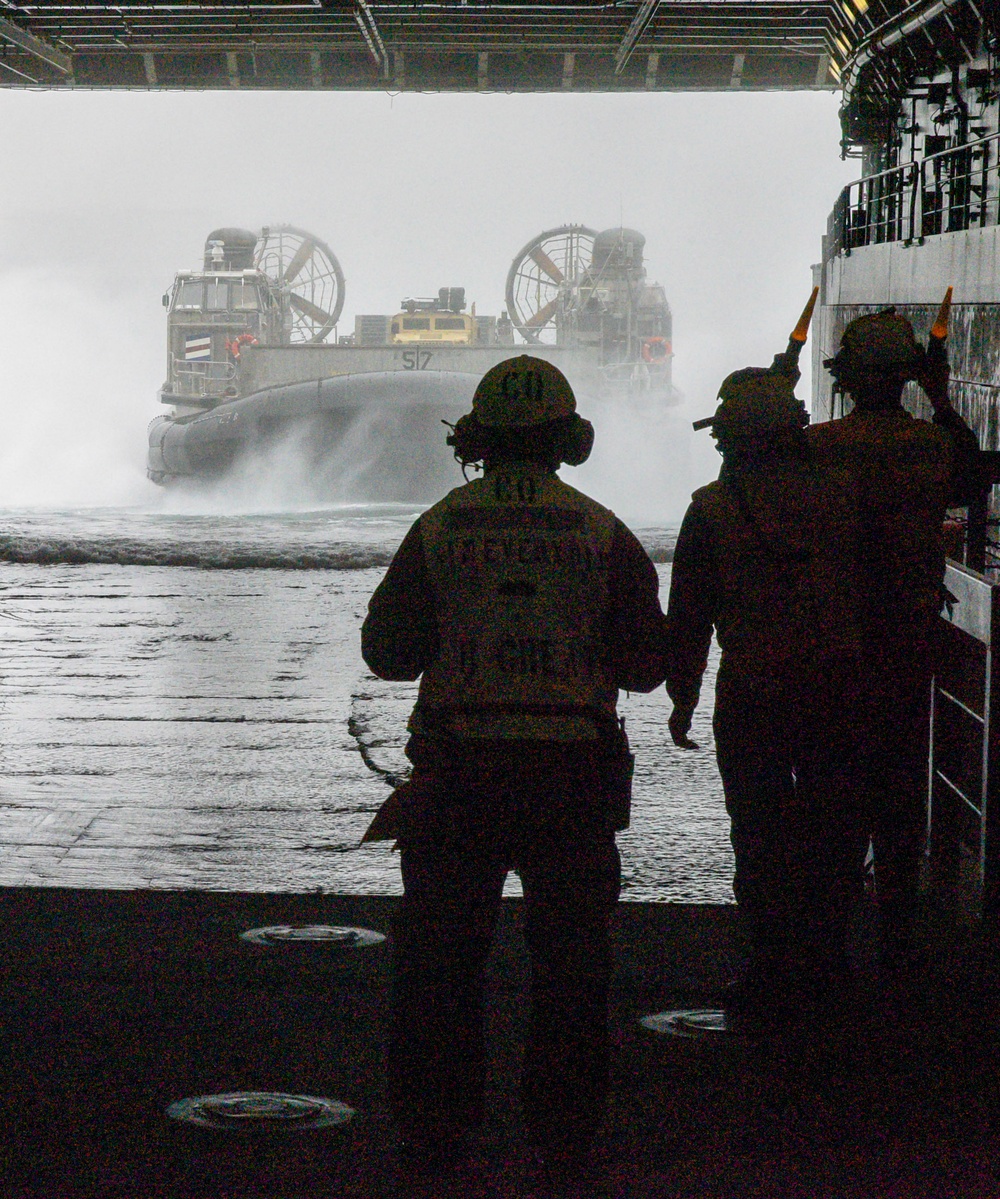 USS John P. Murtha (LPD 26) Welcomes Commander U.S. Naval Forces Southern Command and U.S. 4th Fleet