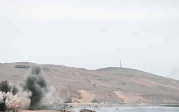 Peru leads multinational force in amphibious landing during UNITAS LXII