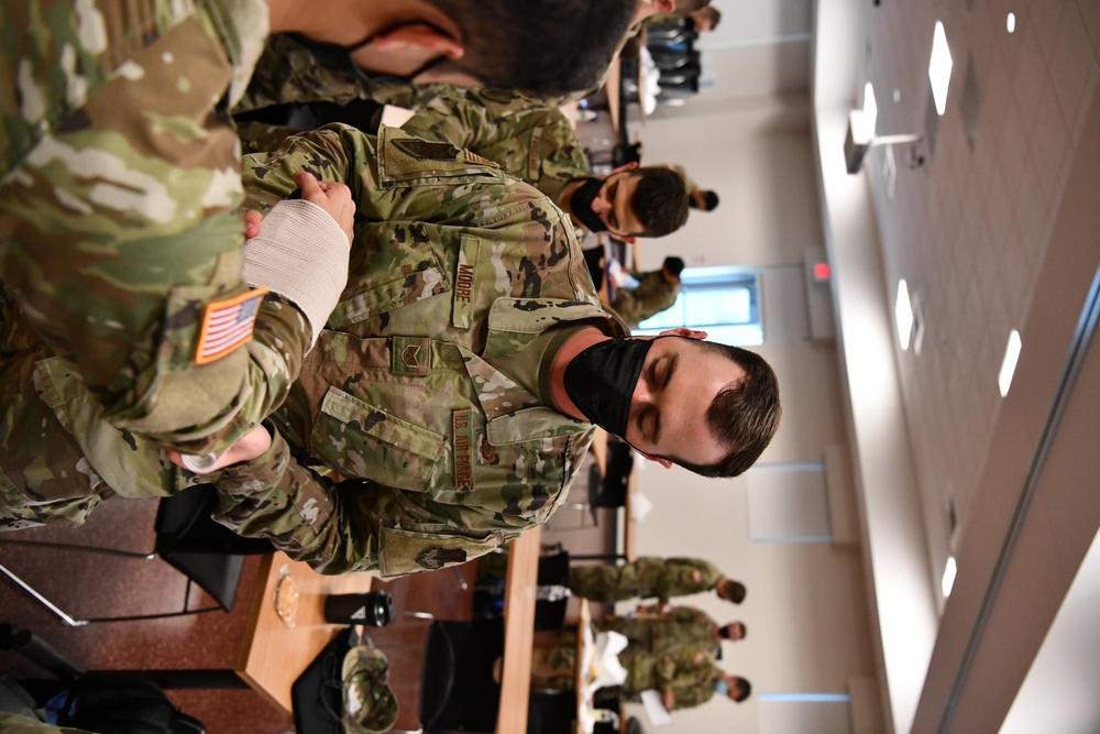 Service members earn German Armed Forces Proficiency Badge
