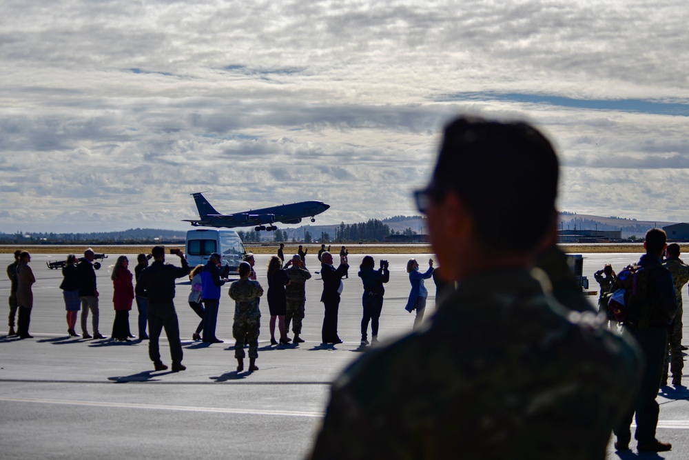 Fairchild AFB launches 20 KC-135s in minimum interval takeoff