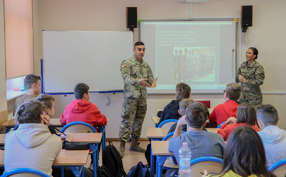 50th Regional Support Group Soldiers visit high school in Witkowo, Poland