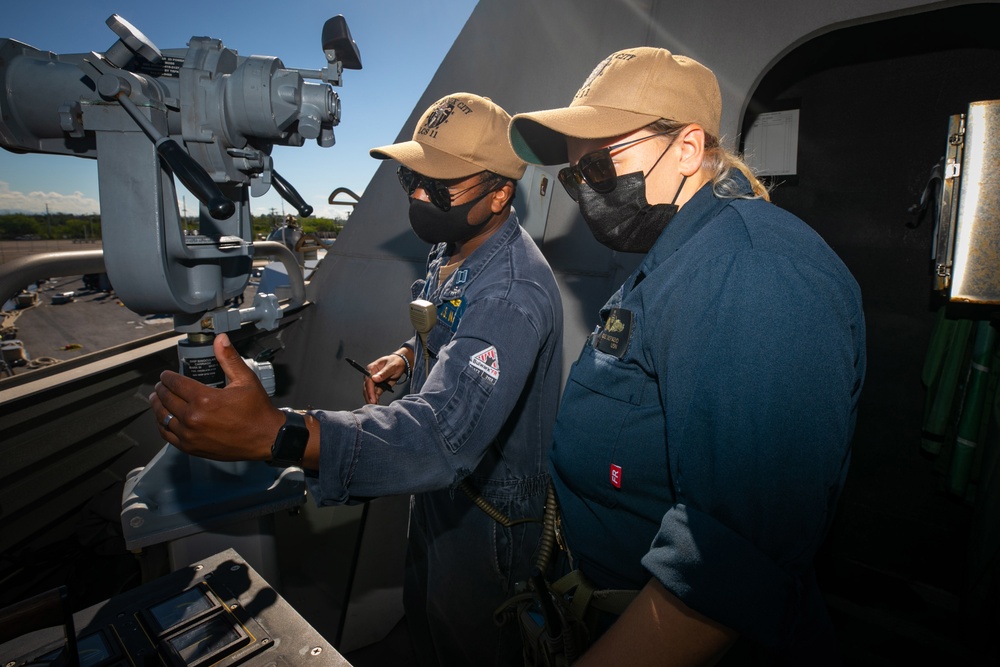 USS Sioux City Sailors Discuss Details for Sea and Anchor Detail
