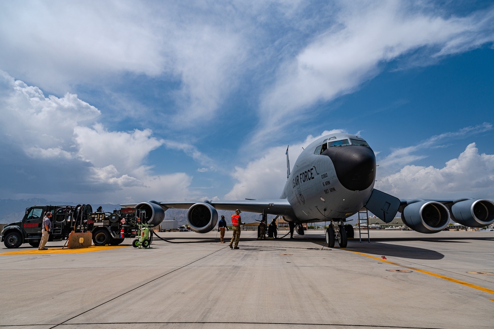 91st EARS &amp; 379th EAMXS complete first ever KC-135 hot-pit refuel in Afghanistan