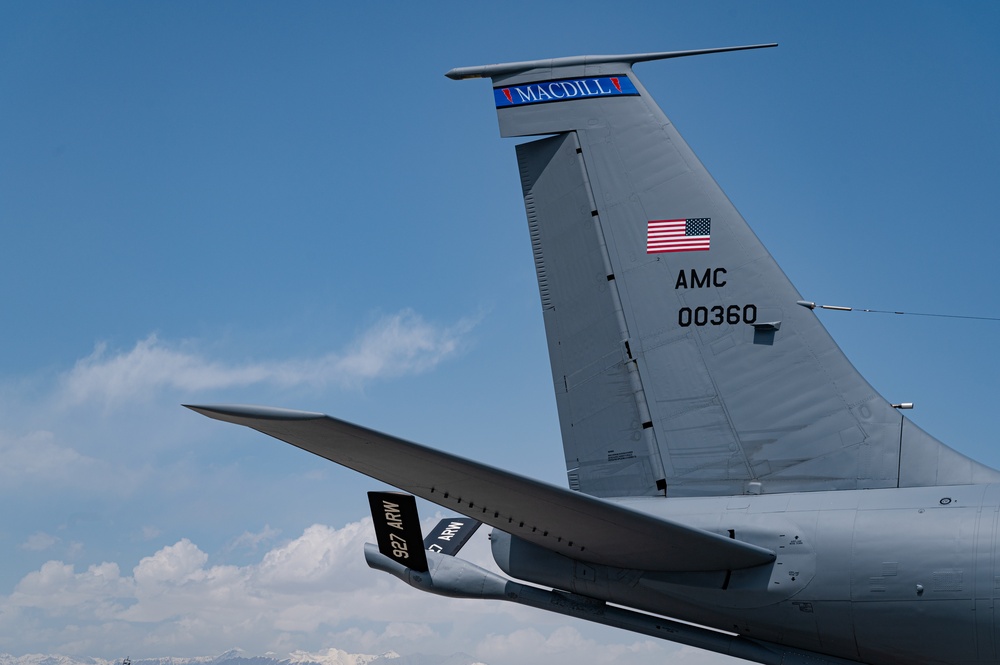 91st EARS &amp; 379th EAMXS complete first ever KC-135 hot-pit refuel in Afghanistan