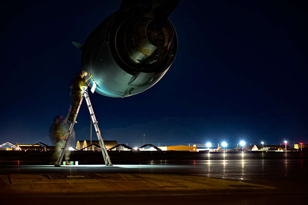 816th EAS supplies C-17 airlift capability for Afghanistan retrograde