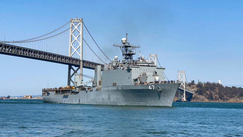 USS Rushmore and USS John S. McCain arrive to SFFW2021