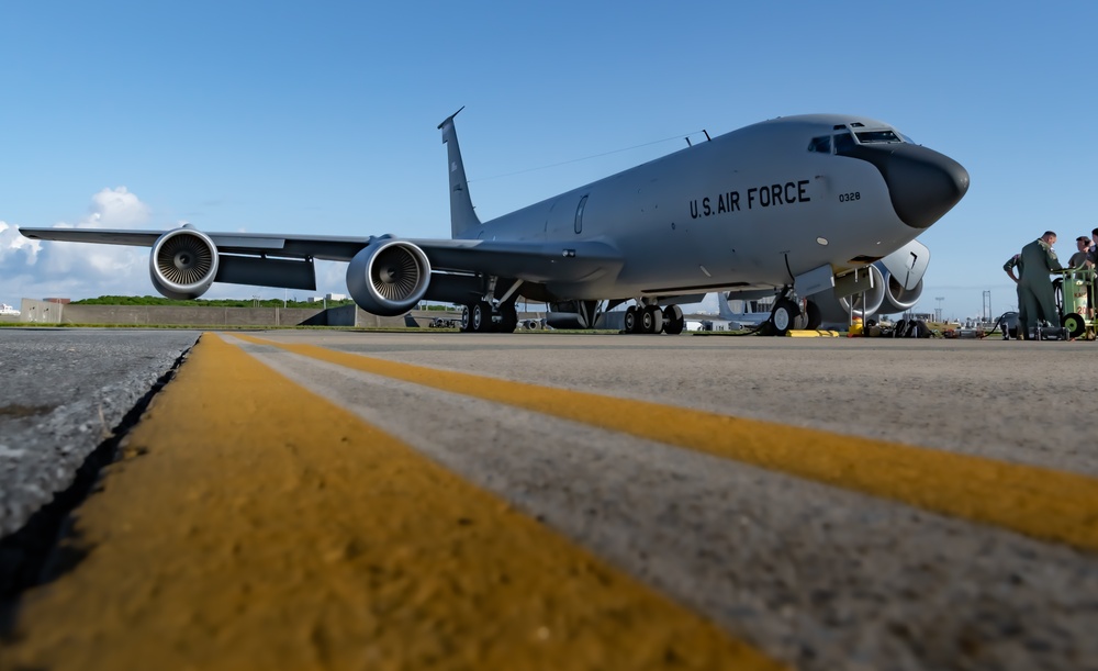 Boom operator training: refueling experts