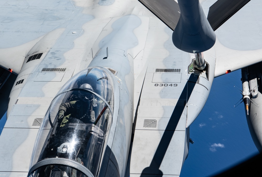 Boom operator training: refueling experts