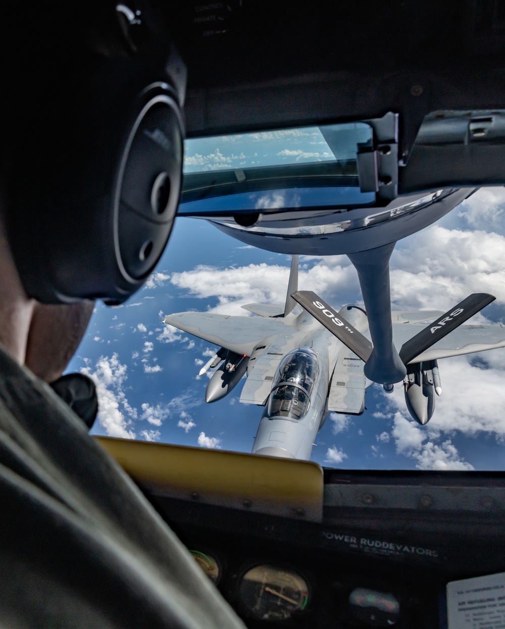 Boom operator training: refueling experts