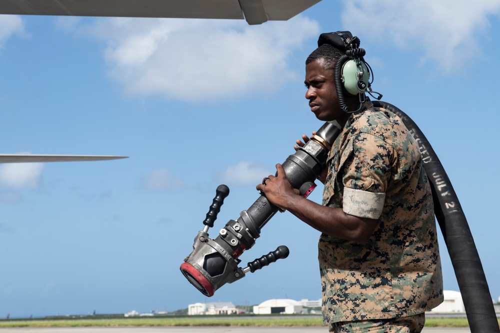 Marines participate in hot pit refueling with 18th Wing Airmen