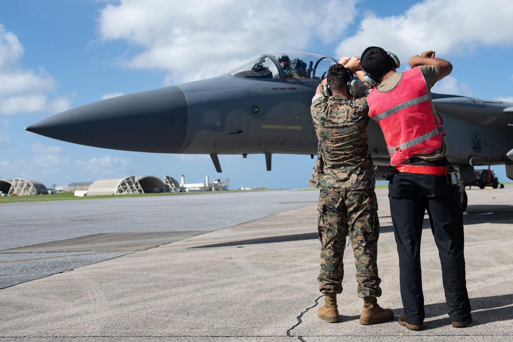 DVIDS - Images - Marines participate in hot pit refueling with 18th ...