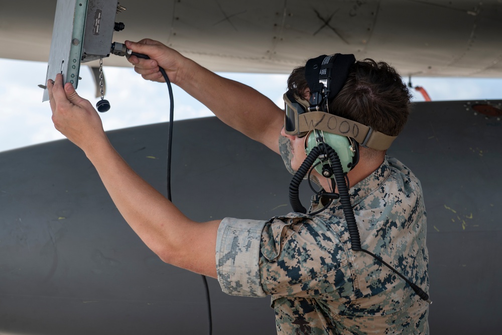 Marines participate in hot pit refueling with 18th Wing Airmen