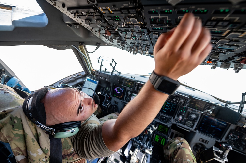 DVIDS Images 816th EAS Conducts Mission in Support of Resolute