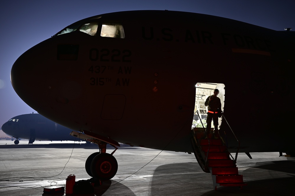 816th EAS moves cargo throughout AFCENT