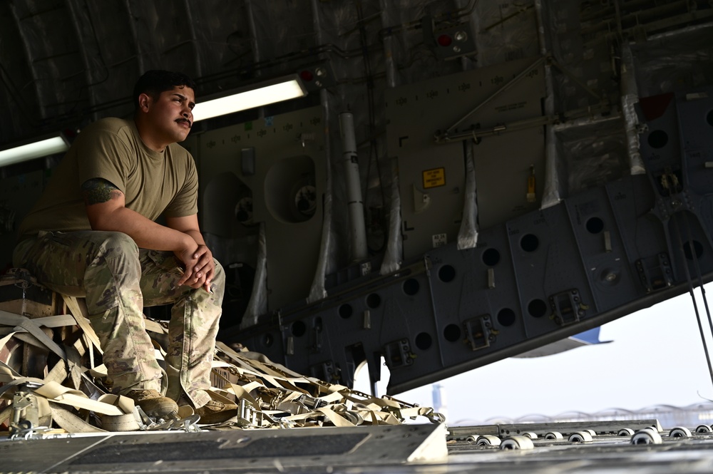 816th EAS moves cargo throughout AFCENT