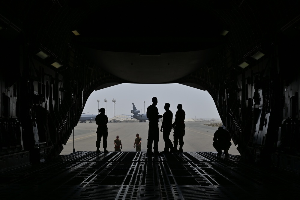 816th EAS moves cargo throughout AFCENT