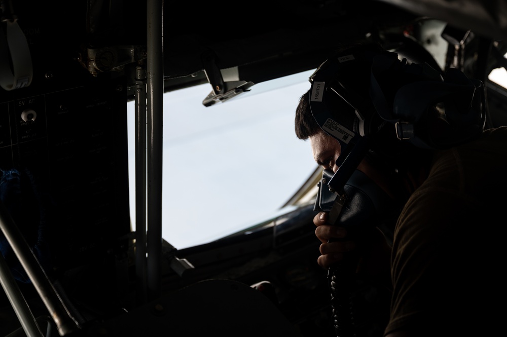 91st EARS Refuels Navy F-18s