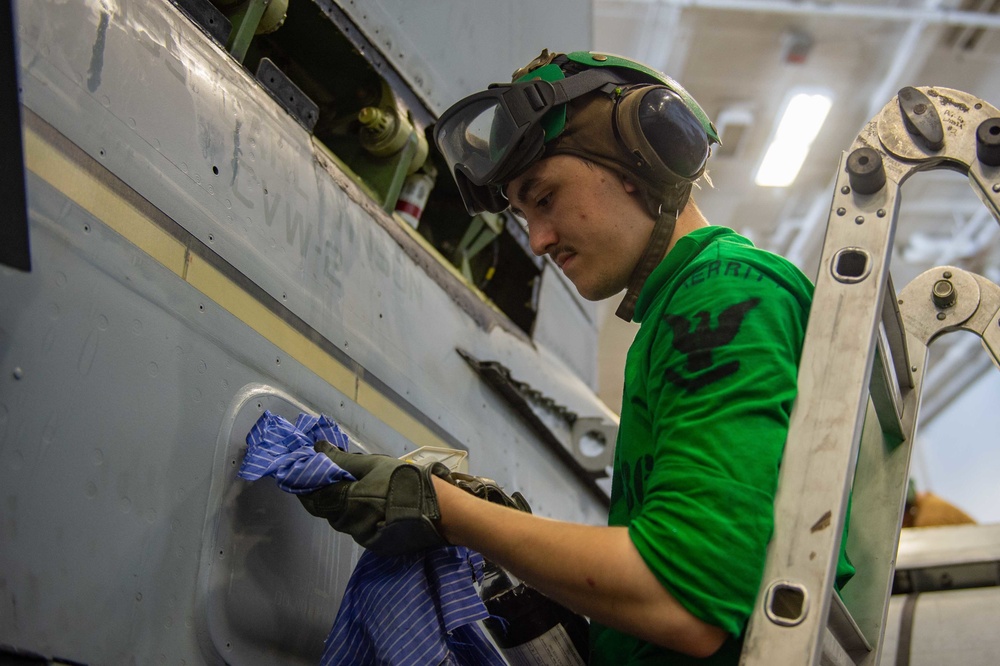 USS Carl Vinson (CVN 70) Sailors Conduct Aircraft Maintenance
