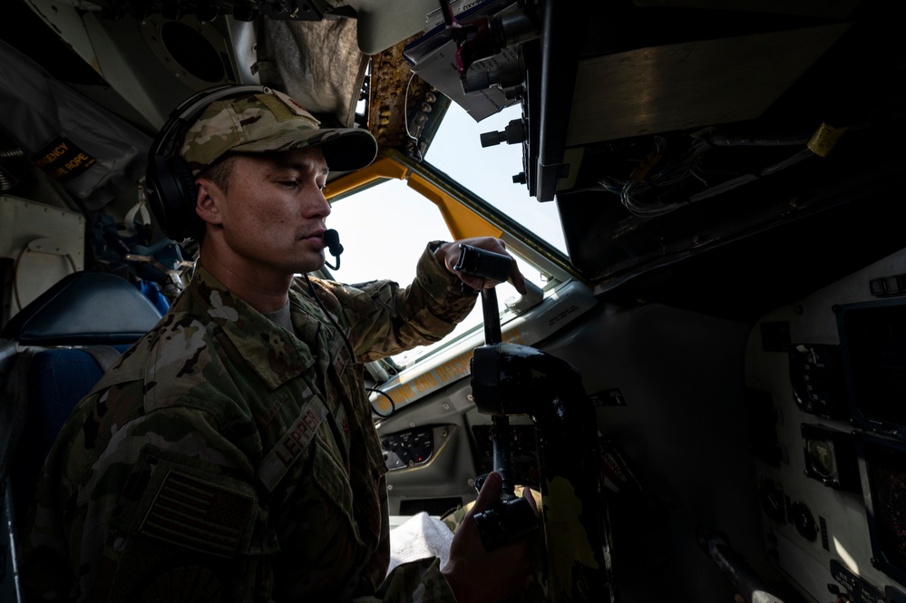 340th EARS Refuels Air Force E-3 Sentry