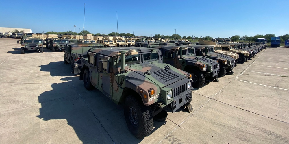 Ark. Governor &amp; Guard Leaders Visit National Guard Soldiers in Texas