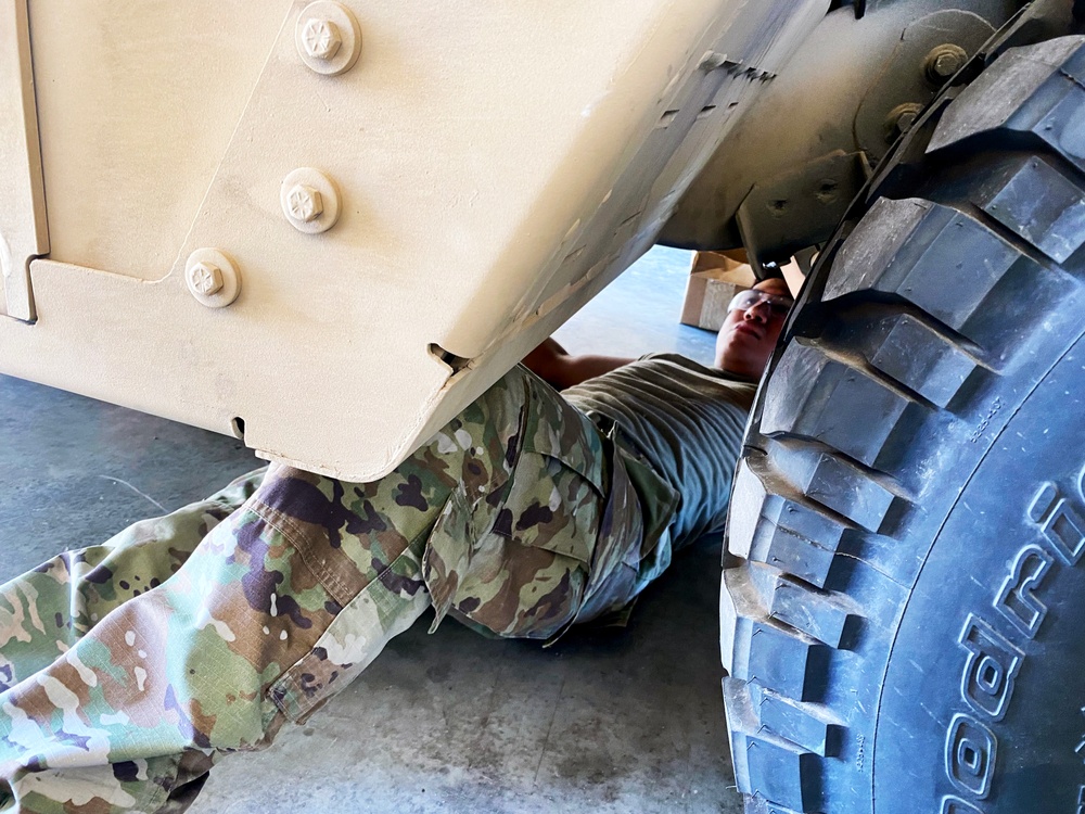 Ark. Governor &amp; Guard Leaders Visit National Guard Soldiers in Texas