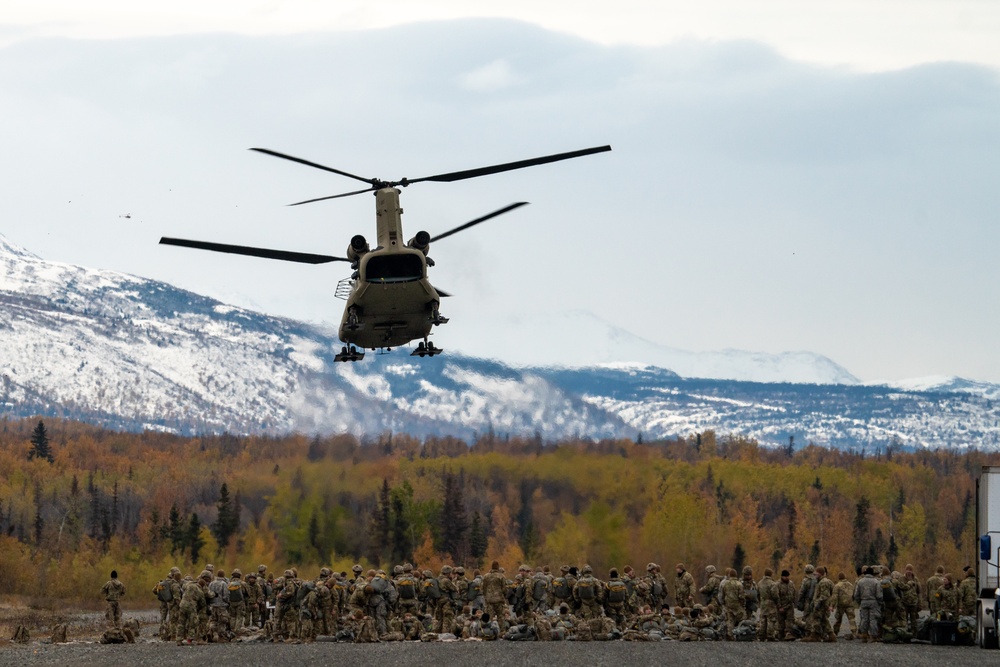 4/25 paratroopers conduct CH-47 Chinook airborne jump