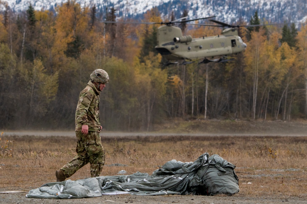 4/25 paratroopers conduct CH-47 Chinook airborne jump