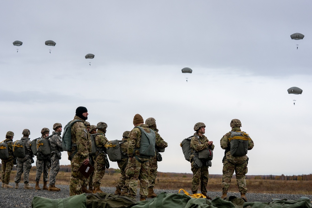 4/25 paratroopers conduct CH-47 Chinook airborne jump