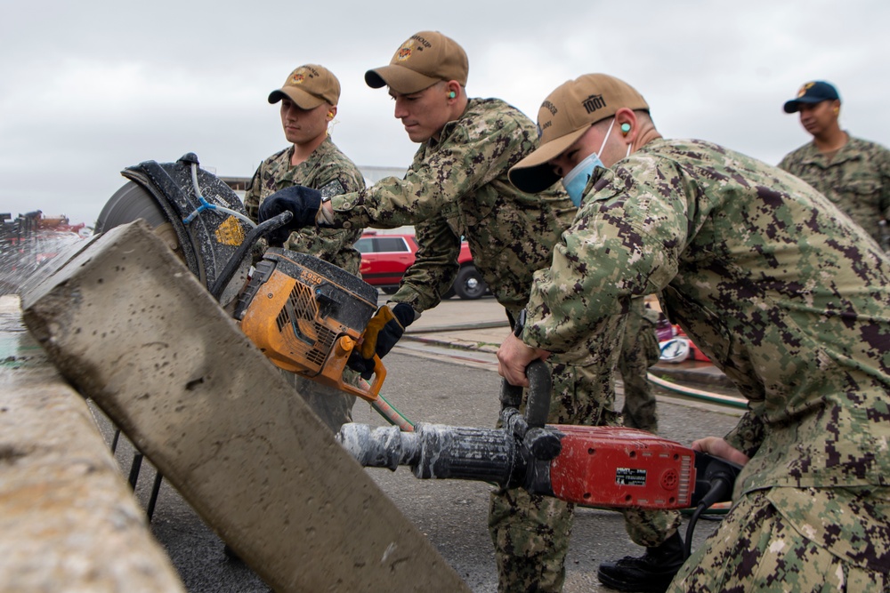 Sailors train with San Francisco Fire Department