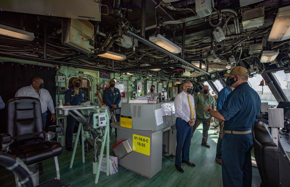 USS Billings CO Gives a Tour of Ship to Ponce Mayor
