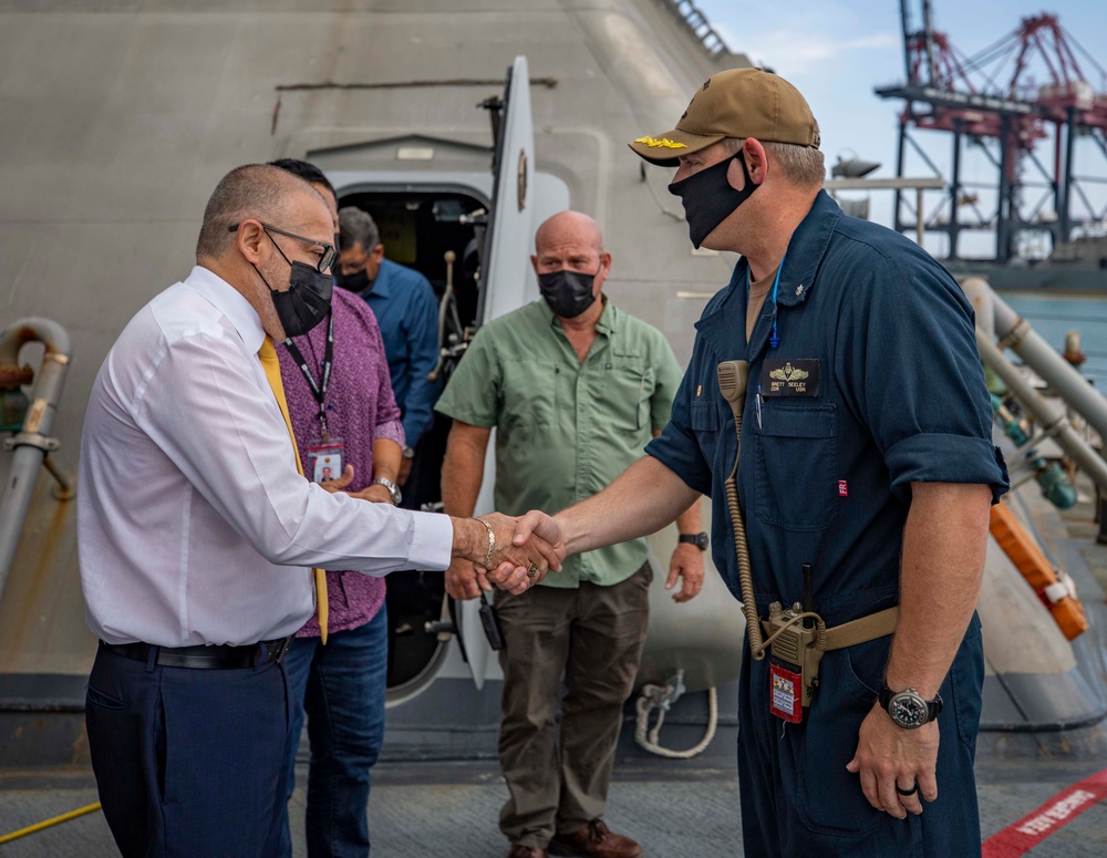 USS Billings CO and Ponce Mayor Shake Hands Following Ship Tour