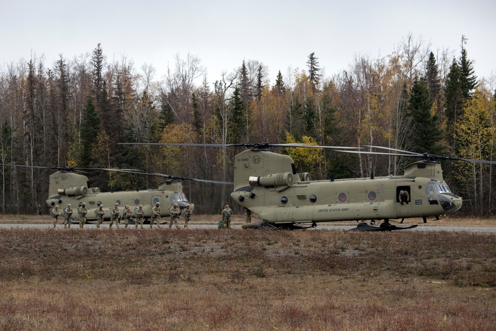 ‘Spartans’ and ‘Sugar Bears’ conduct airborne training at JBER