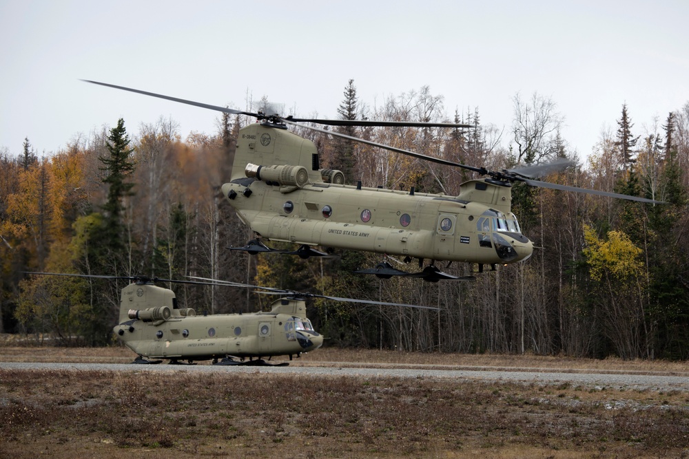 ‘Spartans’ and ‘Sugar Bears’ conduct airborne training at JBER