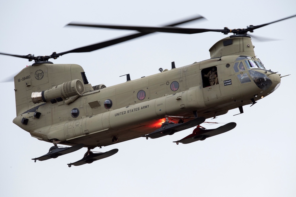 ‘Spartans’ and ‘Sugar Bears’ conduct airborne training at JBER