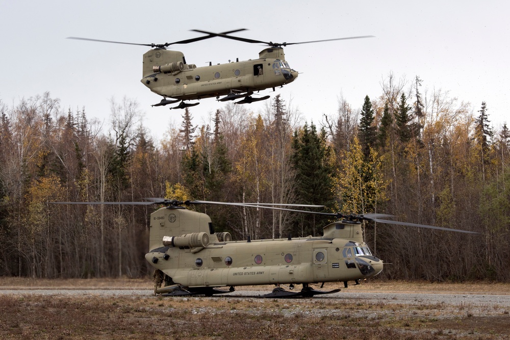 ‘Spartans’ and ‘Sugar Bears’ conduct airborne training at JBER