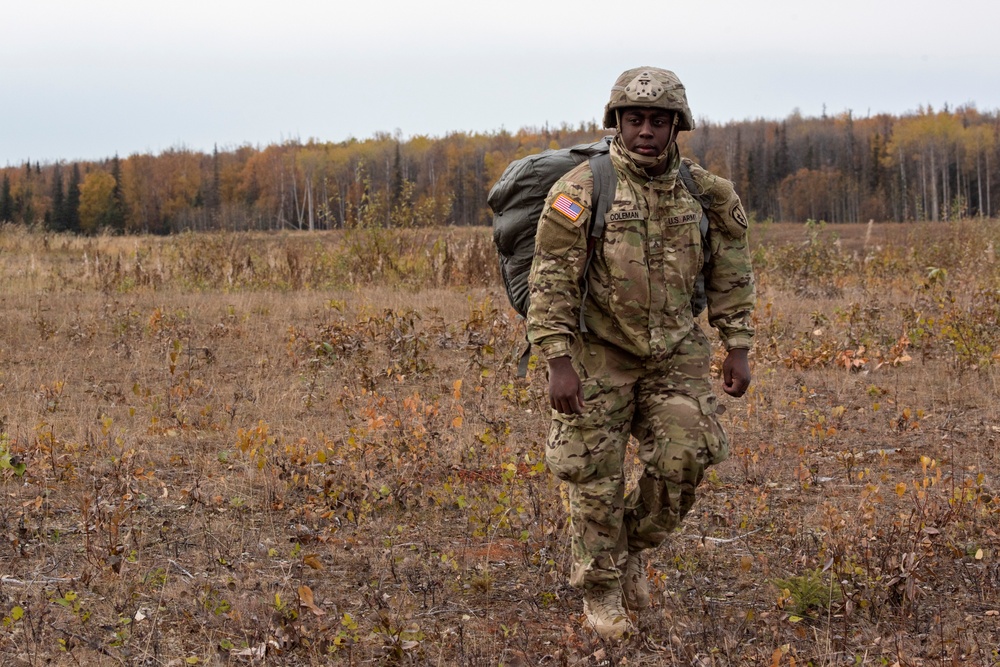 ‘Spartans’ and ‘Sugar Bears’ conduct airborne training at JBER